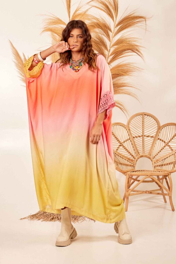 KAFTAN AMPLO COM RENDAS AMARELO E ROSA DEGRADÊ 
